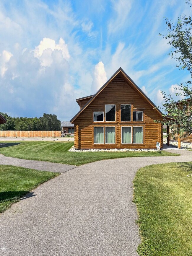 Building Photo - 2909 Elderberry Ave