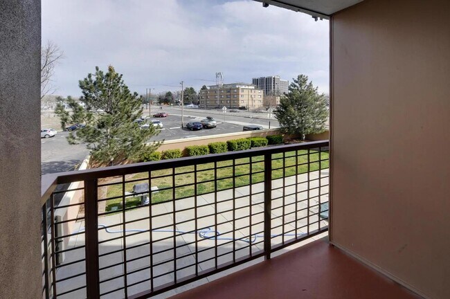 Foto del edificio - 2225 Buchtel Blvd