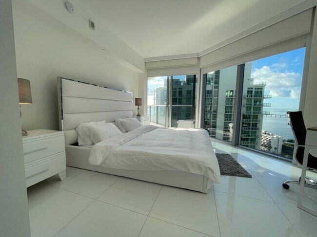 Foto del edificio - 1300 Brickell Bay Dr