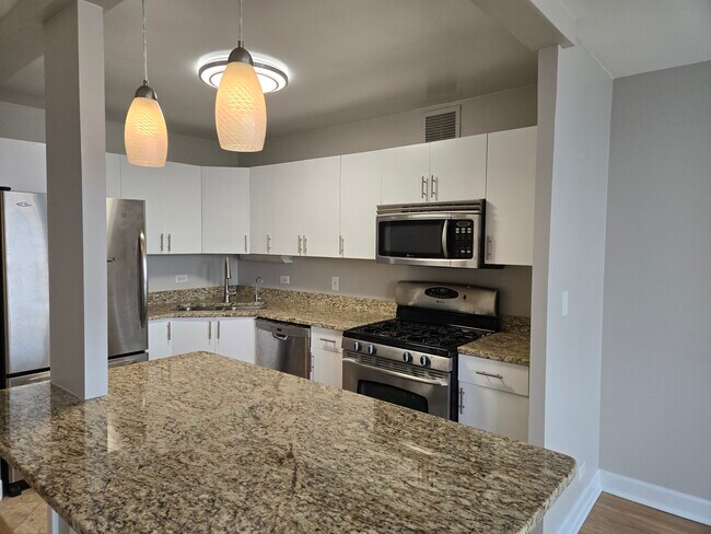 Kitchen - 444 W Fullerton Pky