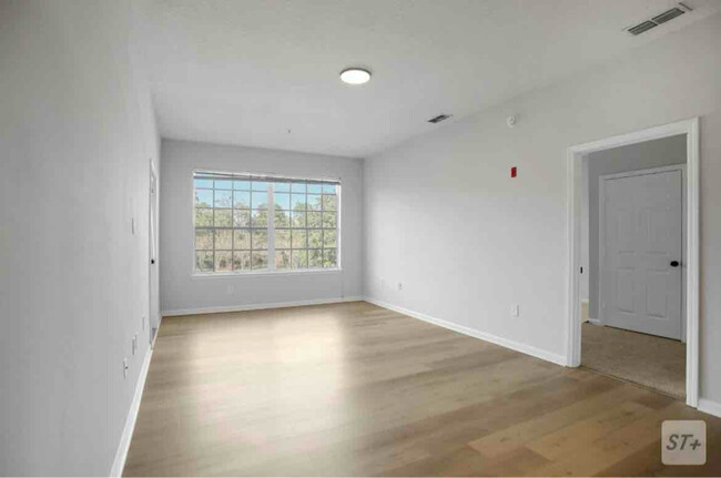 Building Photo - 10550 Baymeadows Rd