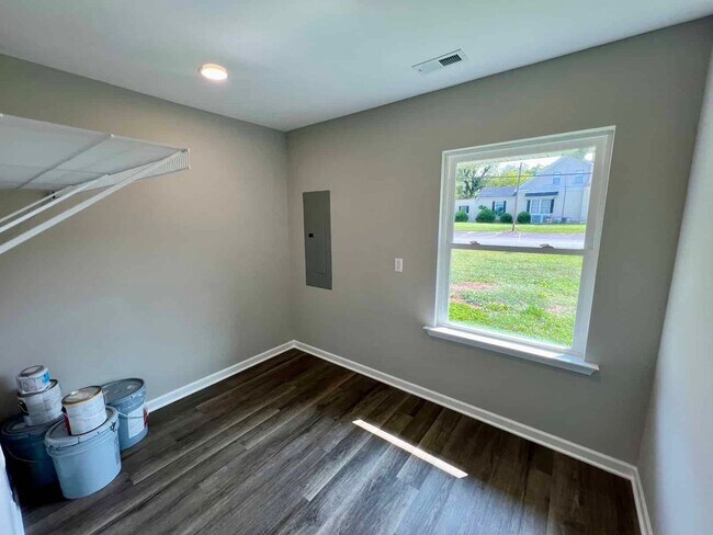 Foto del edificio - *Fully Renovated* 3 Bed, 2 Bath, Ranch Style