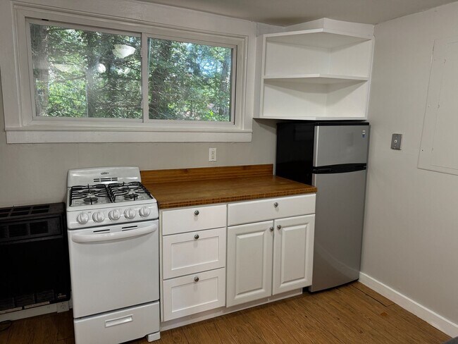 Building Photo - North AVL - Simple, Private, Cute!