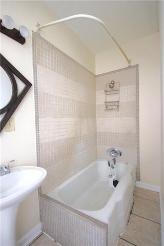 Building Photo - 2569 Gladiolus St