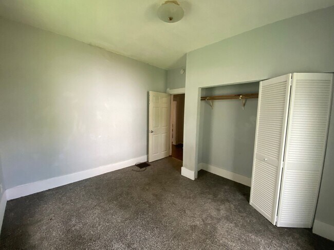 Foto del edificio - PRICE LOWERED -West Davenport 2BR House  -...