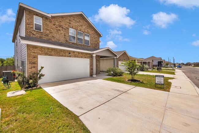 Building Photo - Beautiful 5 Bedroom Rental Home located ne...