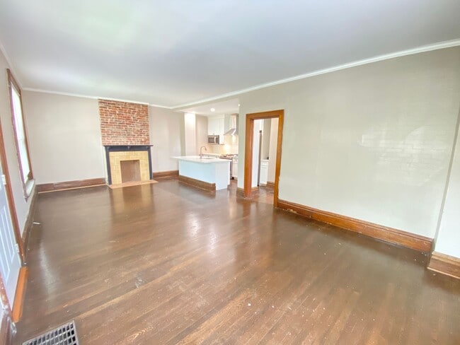 Foto del edificio - 262 E 19th Ave