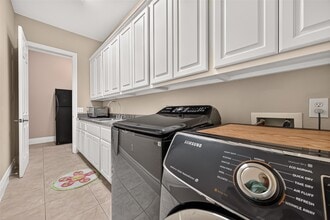 Building Photo - 5303 Fenwick Way Ct