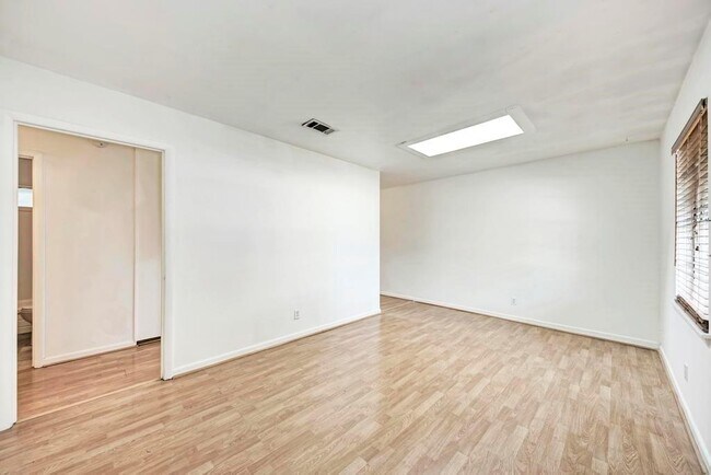Building Photo - 1805 Mohle Dr