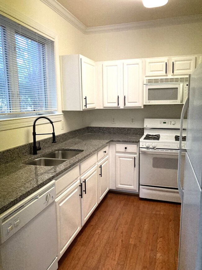 Foto del edificio - Renovated Southpark condo!