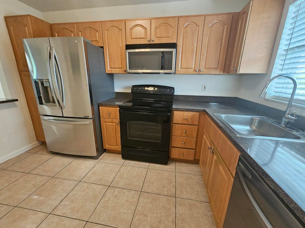 Foto principal - 120 Sparrow Dr