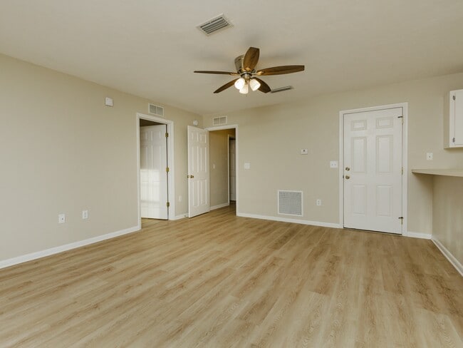 Building Photo - 6375 NW 109th Pl