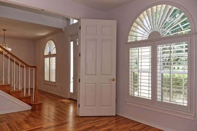 Building Photo - Bay Hill Executive Home