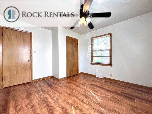 Building Photo - 2 Bed 1 Bath in Quiet Neighborhood
