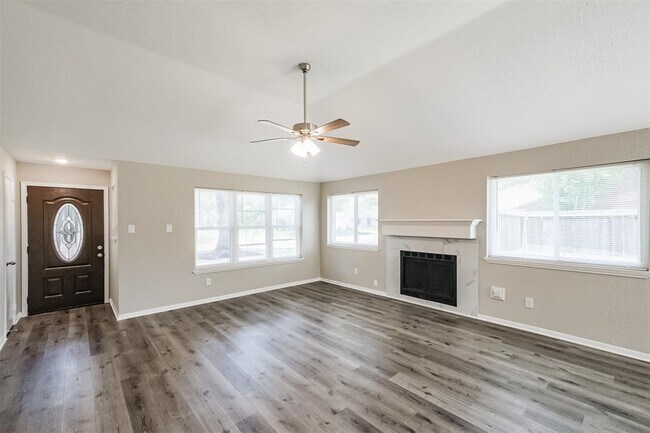 Building Photo - 2950 Walnut Springs Dr