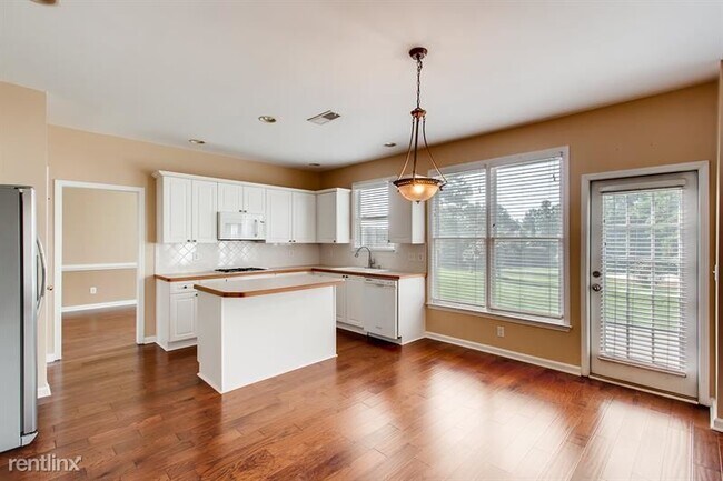 Building Photo - 4 br, 2 bath House - 4249 Ashland Circle