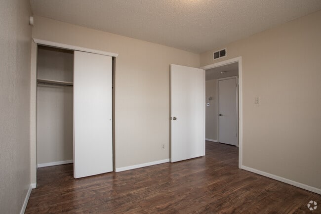 2HAB, 1BA - 800 ft² - Western Gallagher
