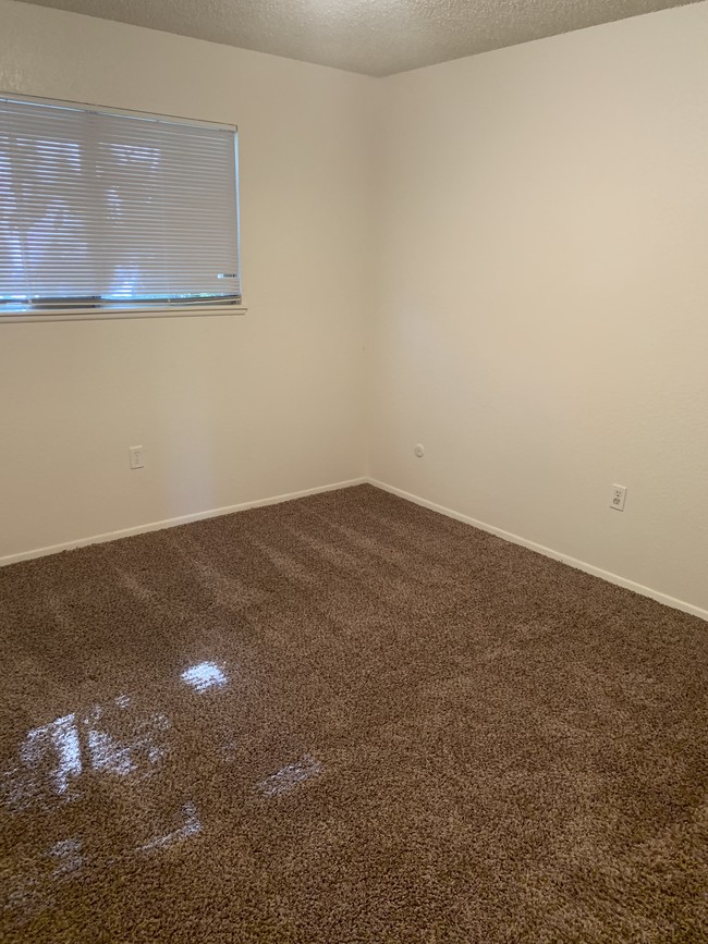 Foto del edificio - 4730 E 12th St