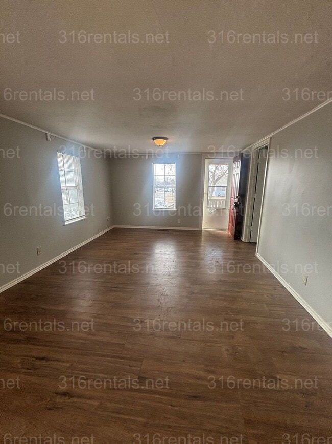 Building Photo - Two bed One bath house for rent! Available NOW!