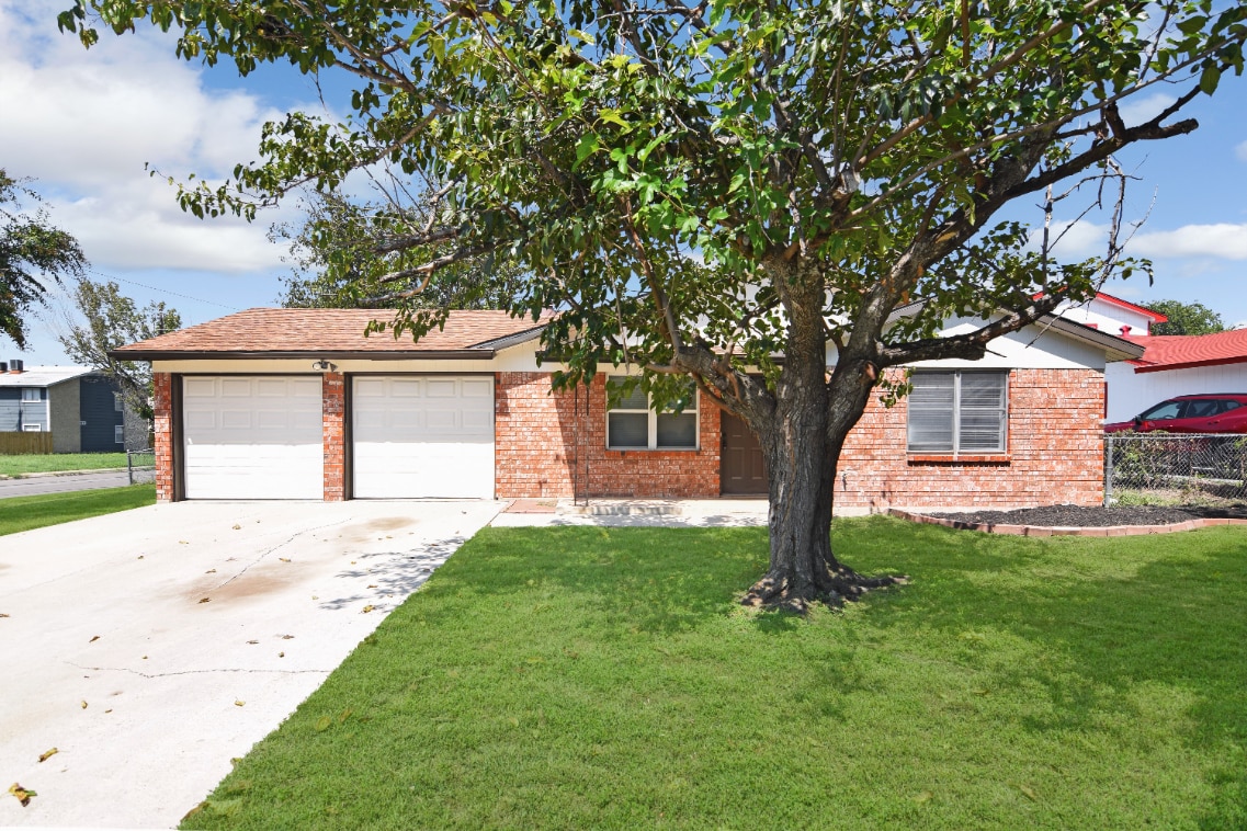 Primary Photo - 1019 West Ln