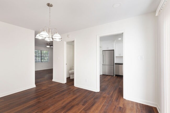Building Photo - 330 Winding River Dr