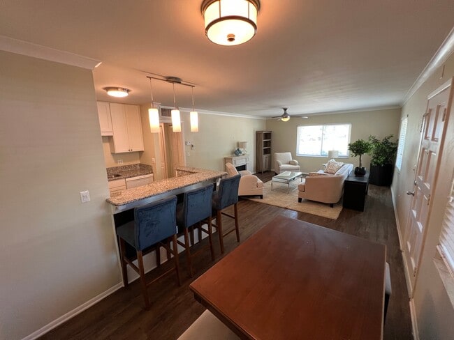 Building Photo - 2 Bed/2 Bath - Unit 21