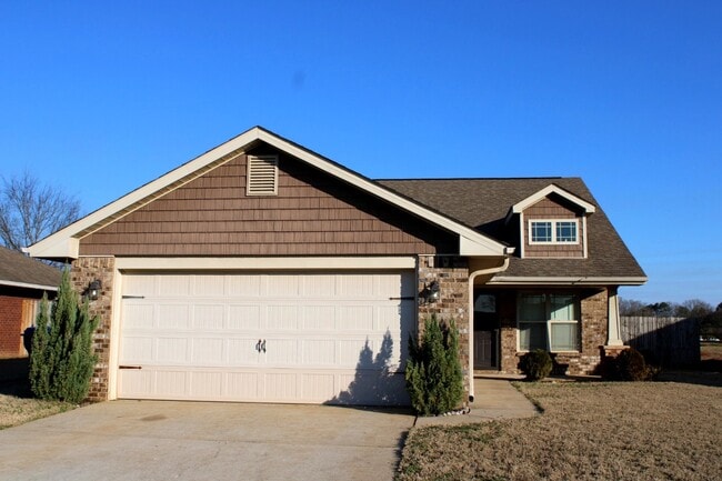 Foto del edificio - 176 Fields Pond Dr