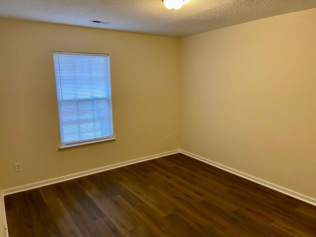 Building Photo - 13804 Circle Dr