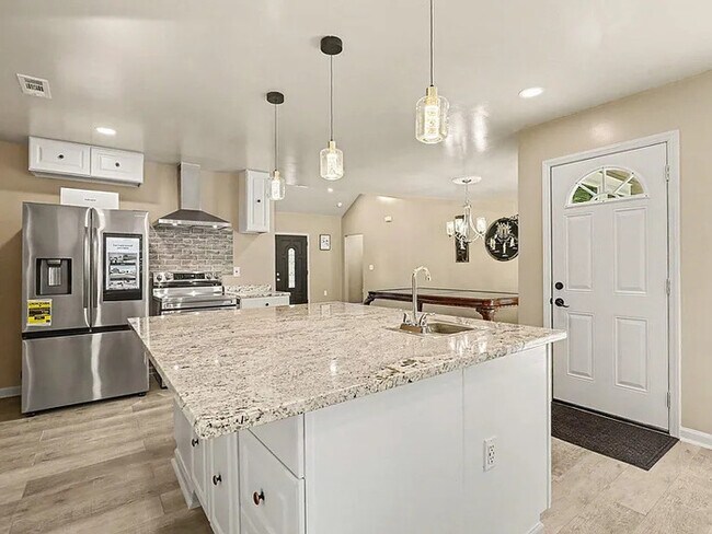 Building Photo - Lease OR Lease to Own