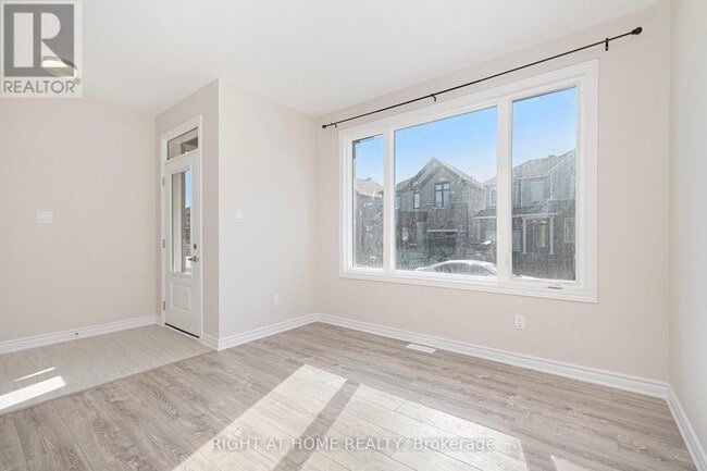 Building Photo - 332 Peninsula Rd