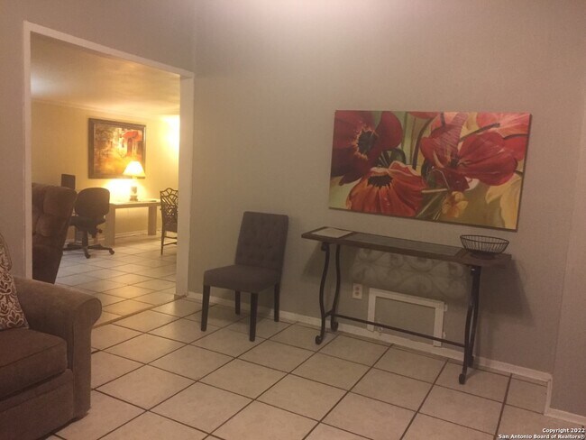 Foto del edificio - 7031 Symphony Ln