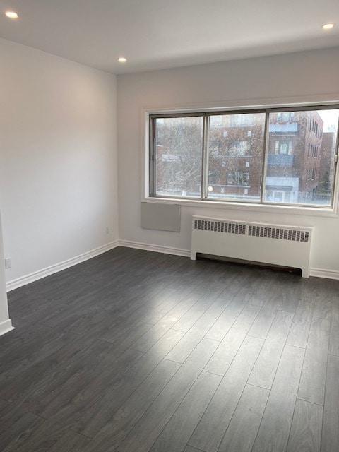 Building Photo - 5497 Av. Victoria