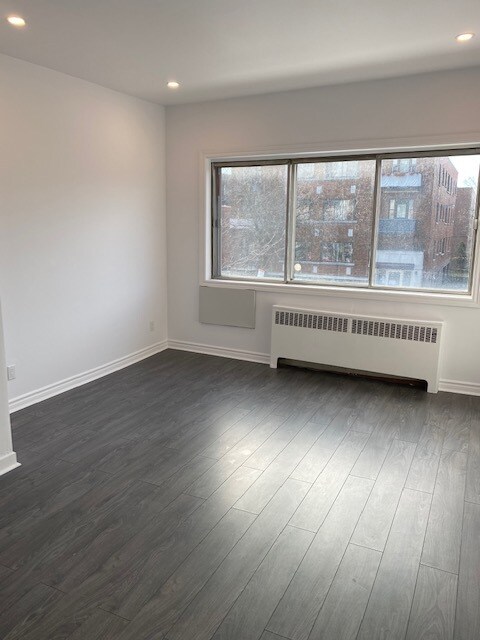 Photo du bâtiment - 5497 Av. Victoria