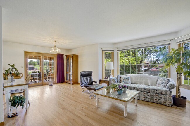 Foto del edificio - 3 Bedroom, 3 Bathroom backing to Southridg...