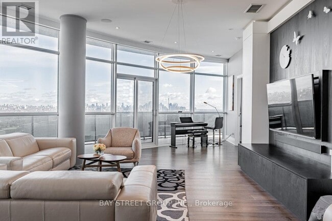 Photo du bâtiment - 80 Marine Parade Dr