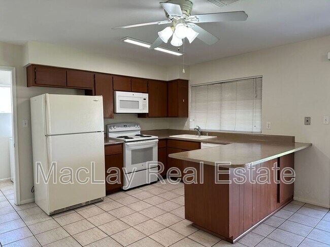 Building Photo - 2514 S Cottonwood Dr