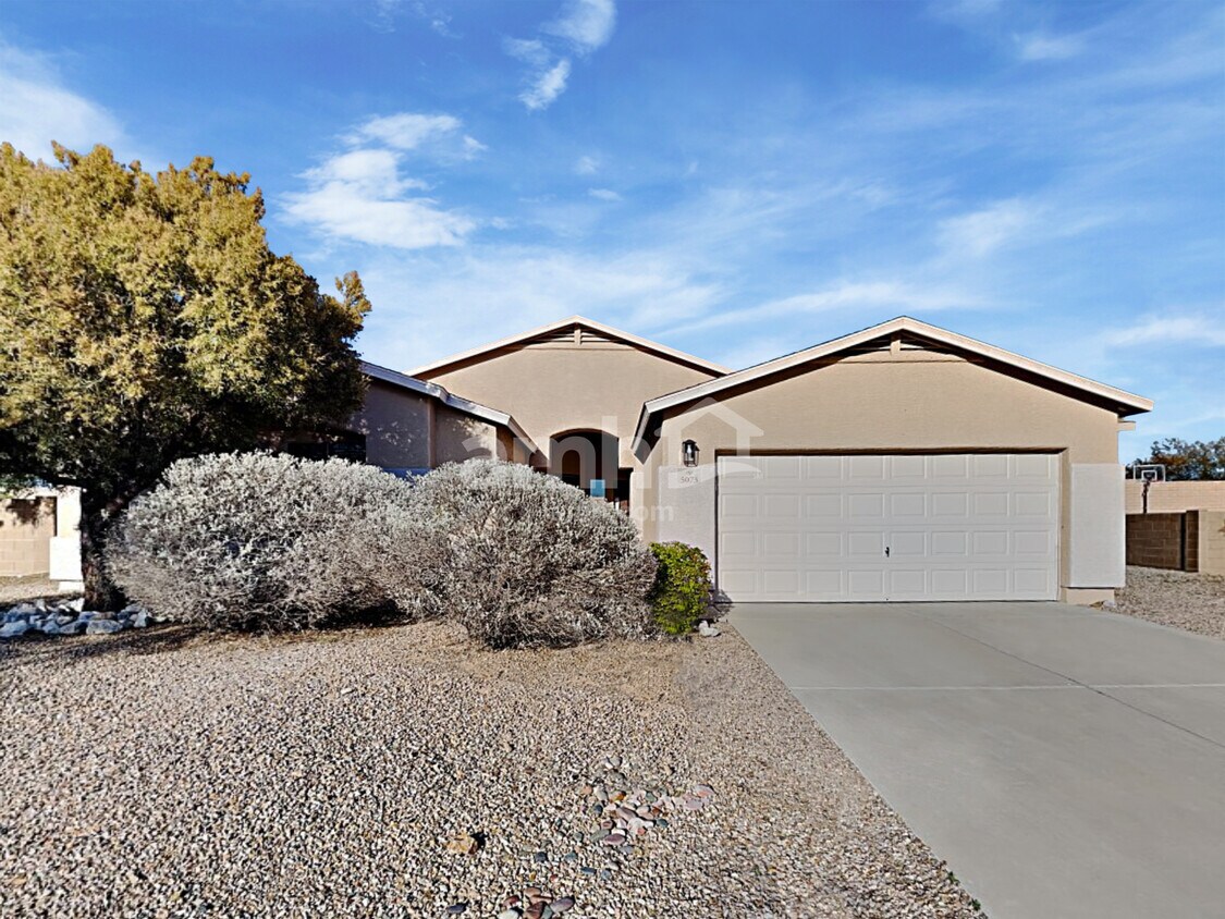 Foto principal - 5073 E Butterweed Dr
