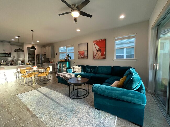Foto del edificio - 8724 Rain Song Rd
