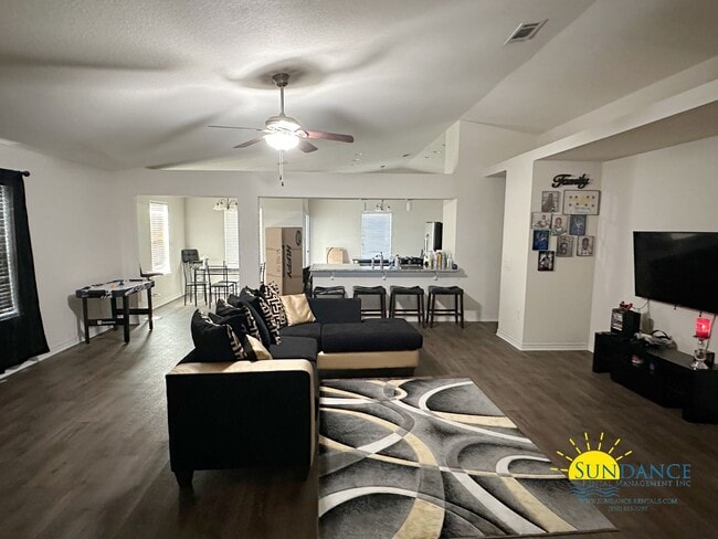 Building Photo - Spacious Home in Navarre Near Hurlburt Field
