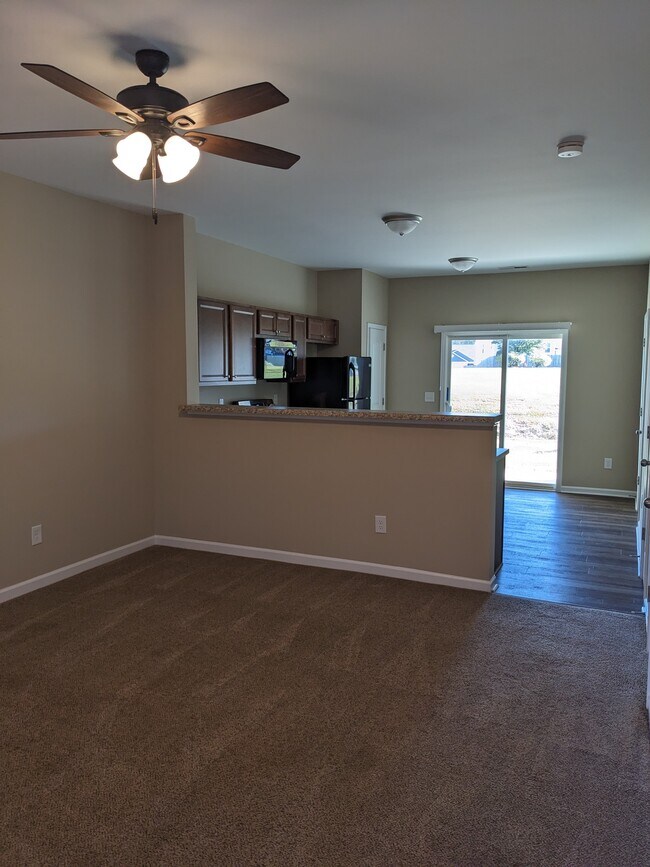 Foto del edificio - 2 Bedroom, 2.5 Bath Townhome in Creedmoor, NC