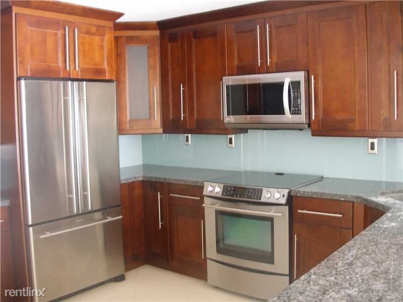 Primary Photo - 26 Collins Ave