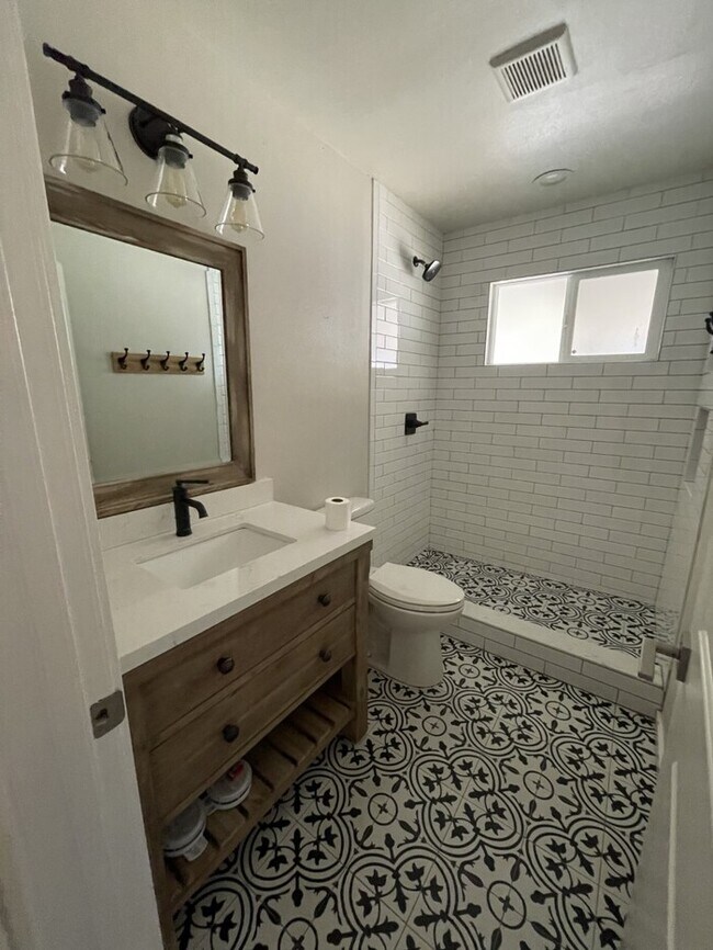 Foto del edificio - Large 2bed/1 bath located in Mid-Town