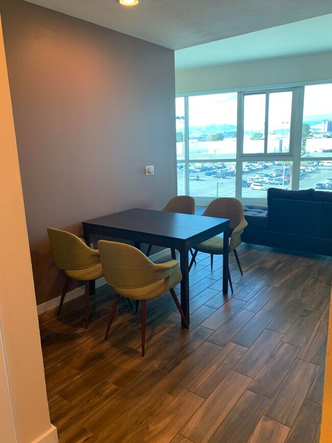 Foto del edificio - Studio furnished in high rise
