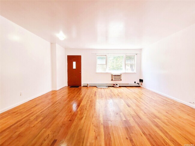 Foto del edificio - 166-13 65th Ave