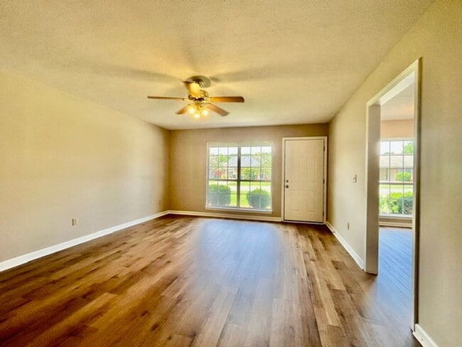 Building Photo - 9 Pebblecreek Dr NW