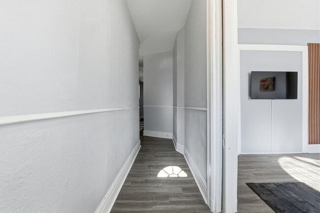 Building Photo - 2711 Allen Ave