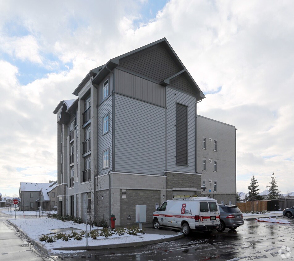 Building Photo - Waterford Square