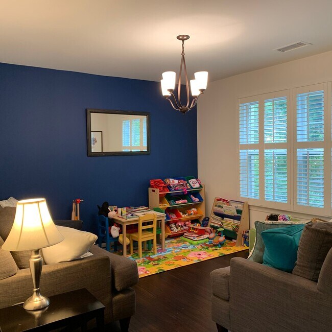 Foto del edificio - BURKE TOWNHOUSE - AVAILABLE DEC 1ST