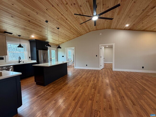 Foto del edificio - 487 Montreal Ln