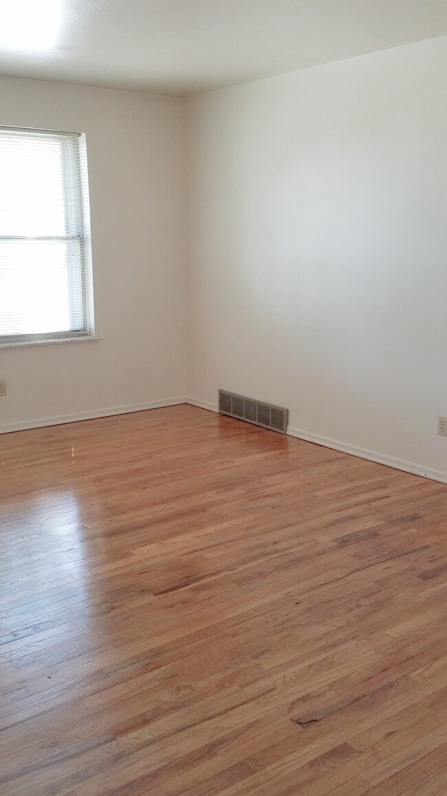 Foto del edificio - 2104 S Marion St